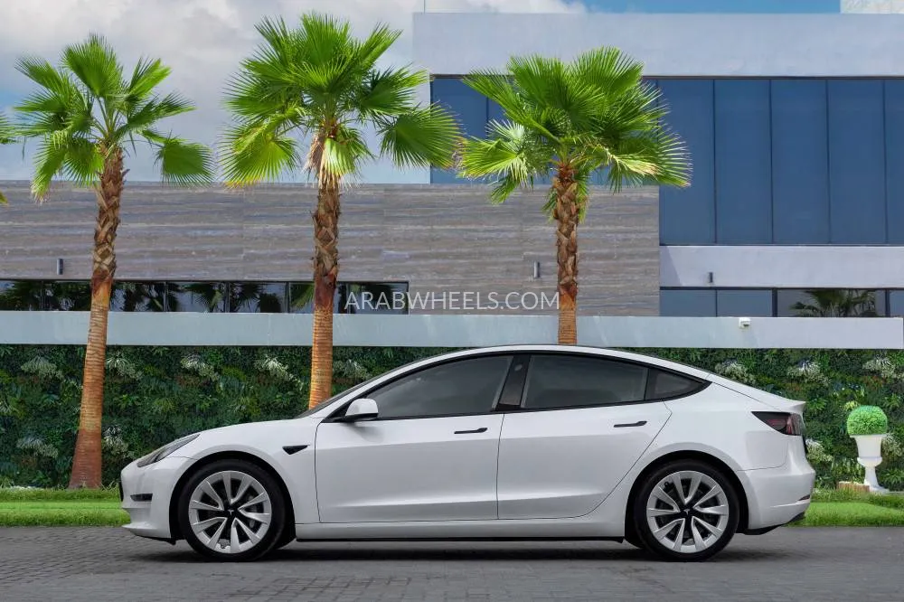 Tesla Model 3 2021 for Sale in Dubai Image-4