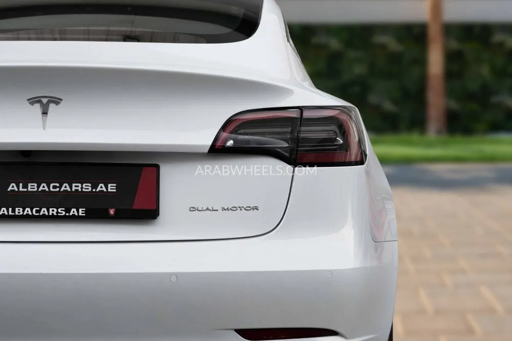Tesla Model 3 2021 for Sale in Dubai Image-5