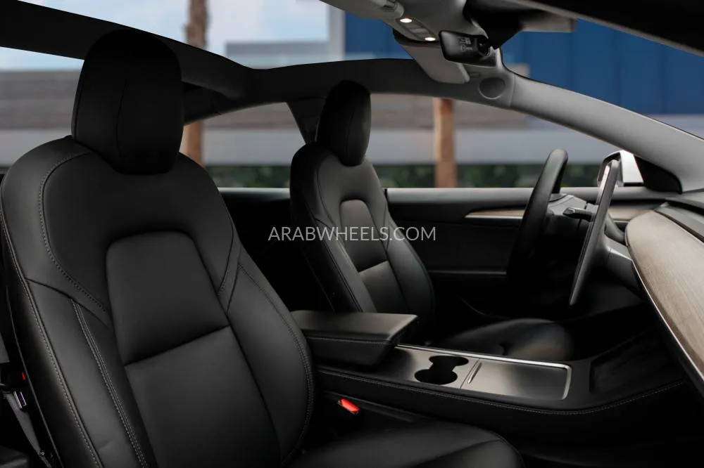 Tesla Model 3 2021 for Sale in Dubai Image-9
