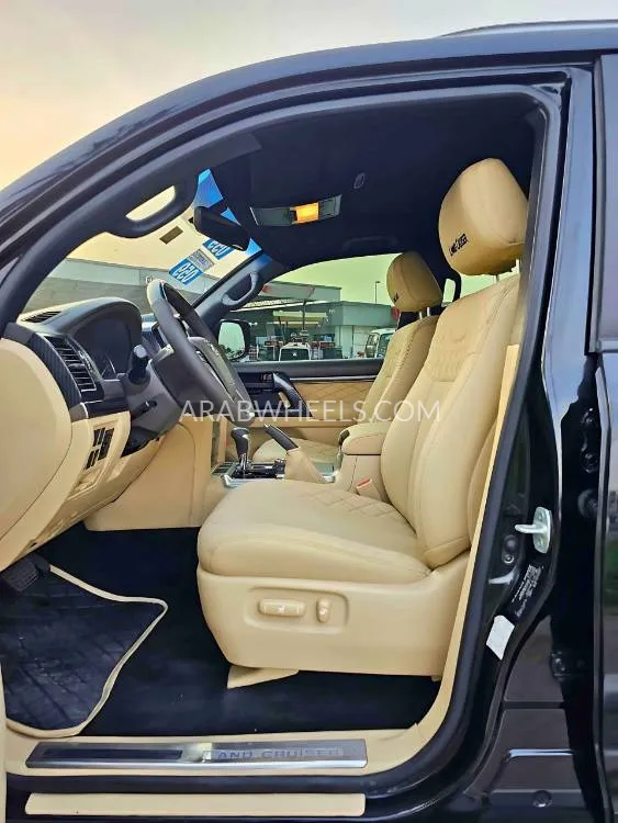 تويوتا لاند كروزر 2017 for Sale in دبي Image-8