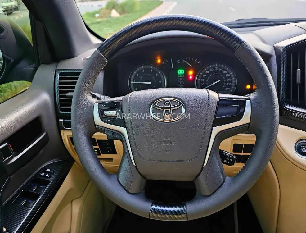 تويوتا لاند كروزر 2017 for Sale in دبي Image-10