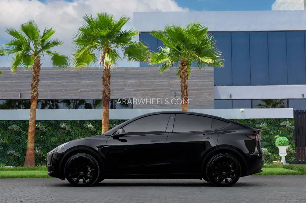 Tesla Model Y 2023 for Sale in Dubai Image-3