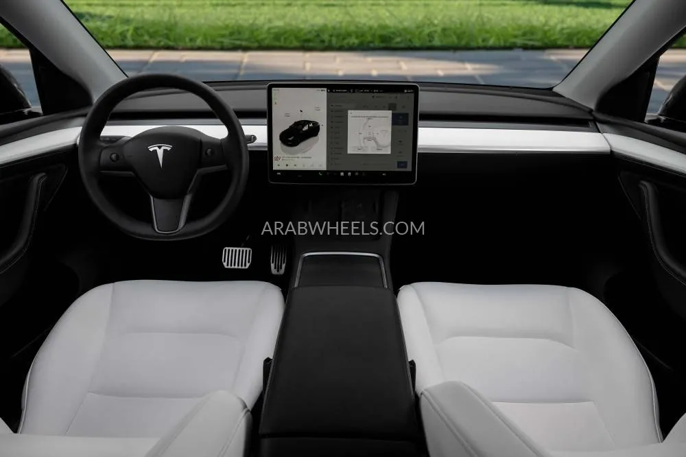 Tesla Model Y 2023 for Sale in Dubai Image-11
