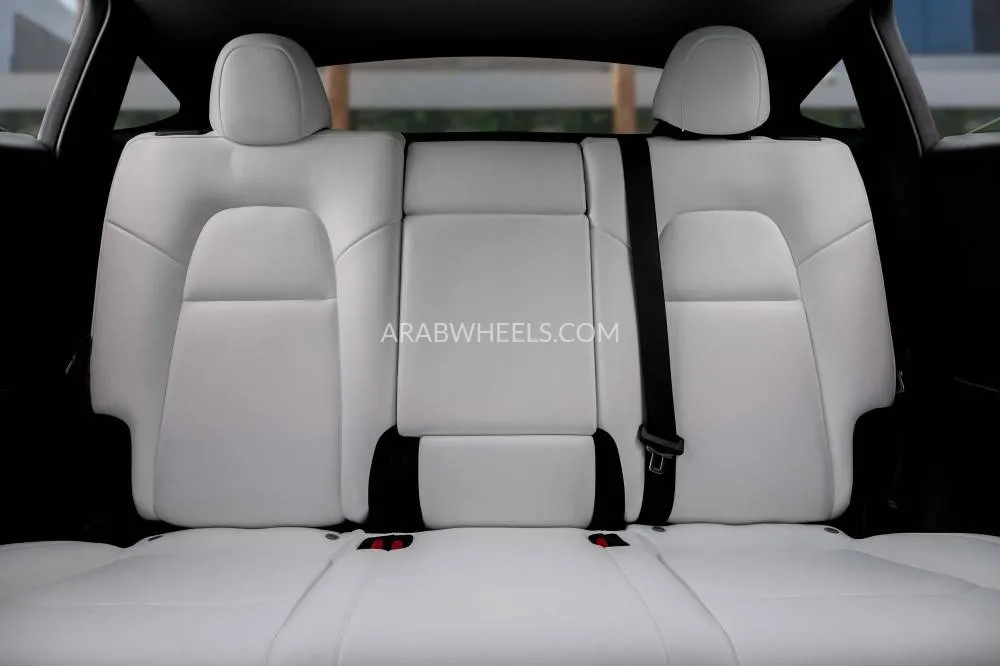 Tesla Model Y 2023 for Sale in Dubai Image-13