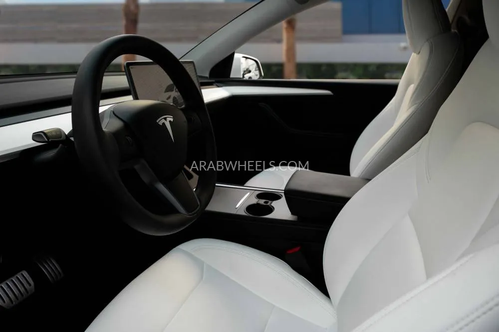 Tesla Model Y 2023 for Sale in Dubai Image-8