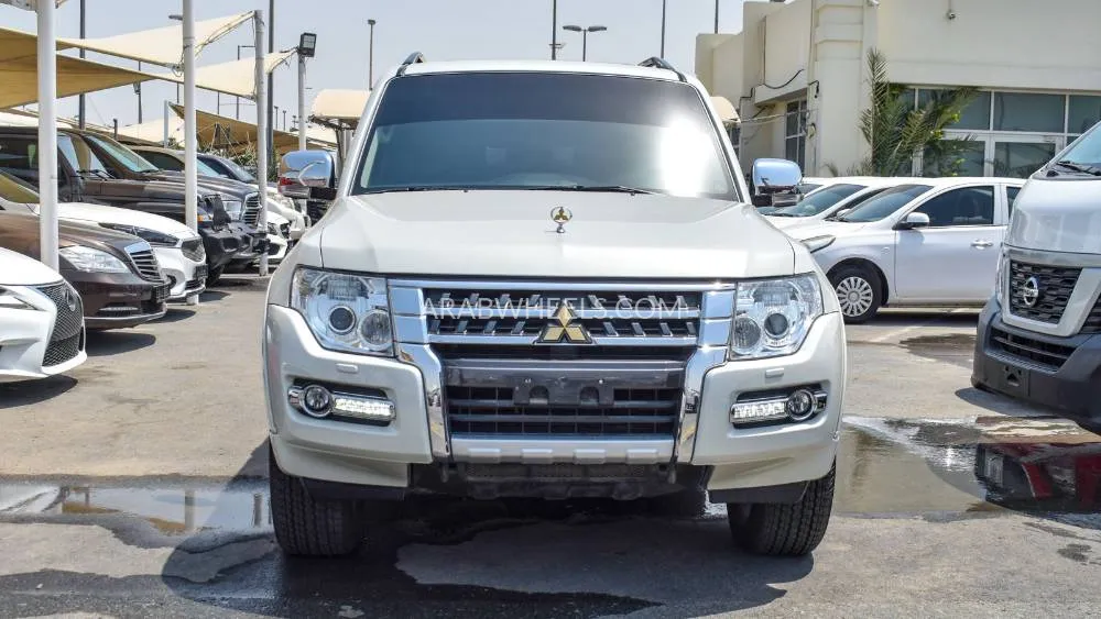 ميتسوبيشي باجيرو 2018 for Sale in الشارقة Image-2