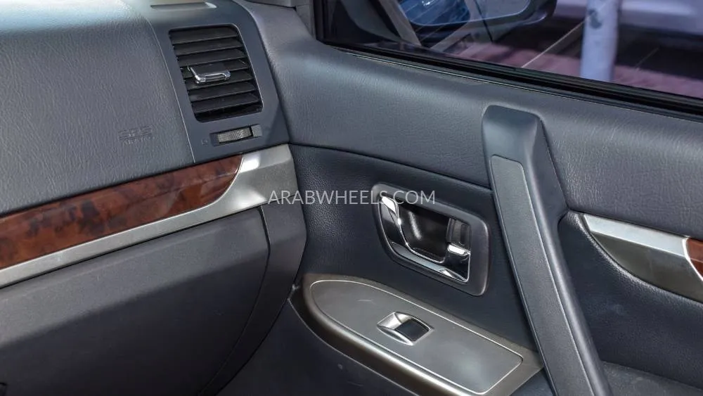 ميتسوبيشي باجيرو 2018 for Sale in الشارقة Image-18