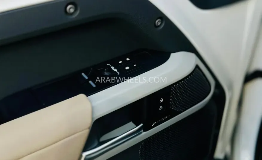 لاند روفر ديفندر 2023 for Sale in الشارقة Image-14