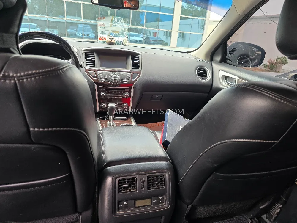 Nissan Pathfinder 2015 for Sale in Abu Dhabi Image-8