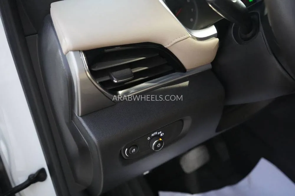 Chevrolet Traverse 2023 for Sale in Ajman Image-10