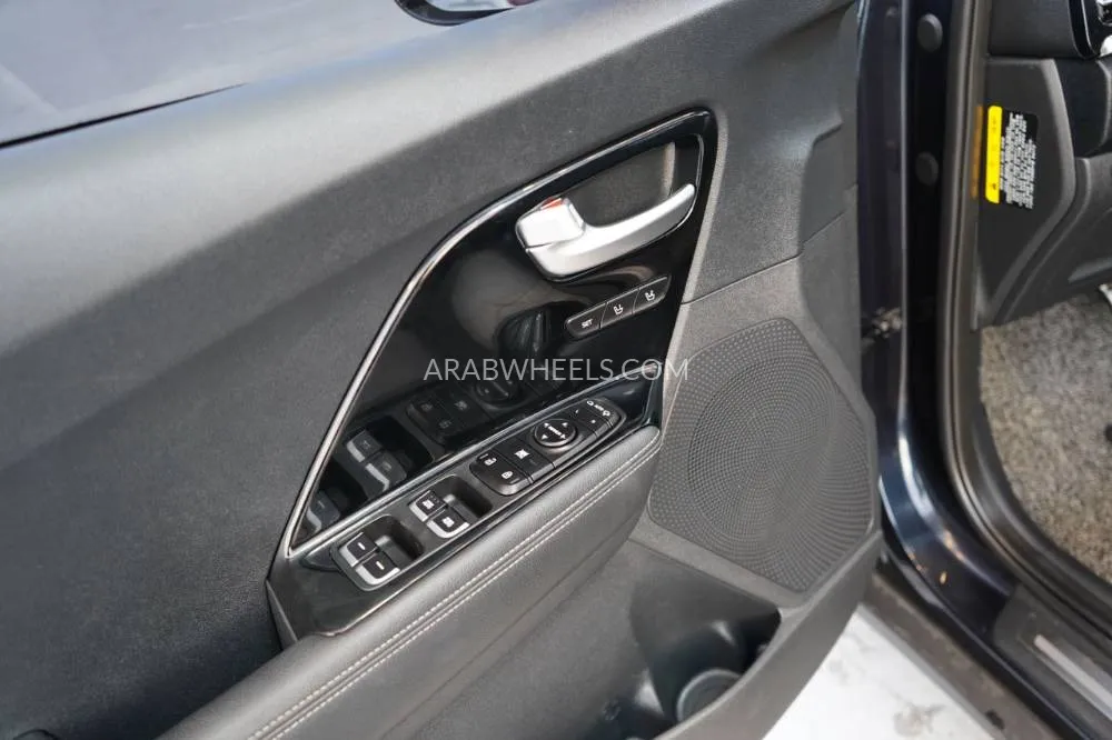 Kia Niro 2020 for Sale in Ajman Image-10