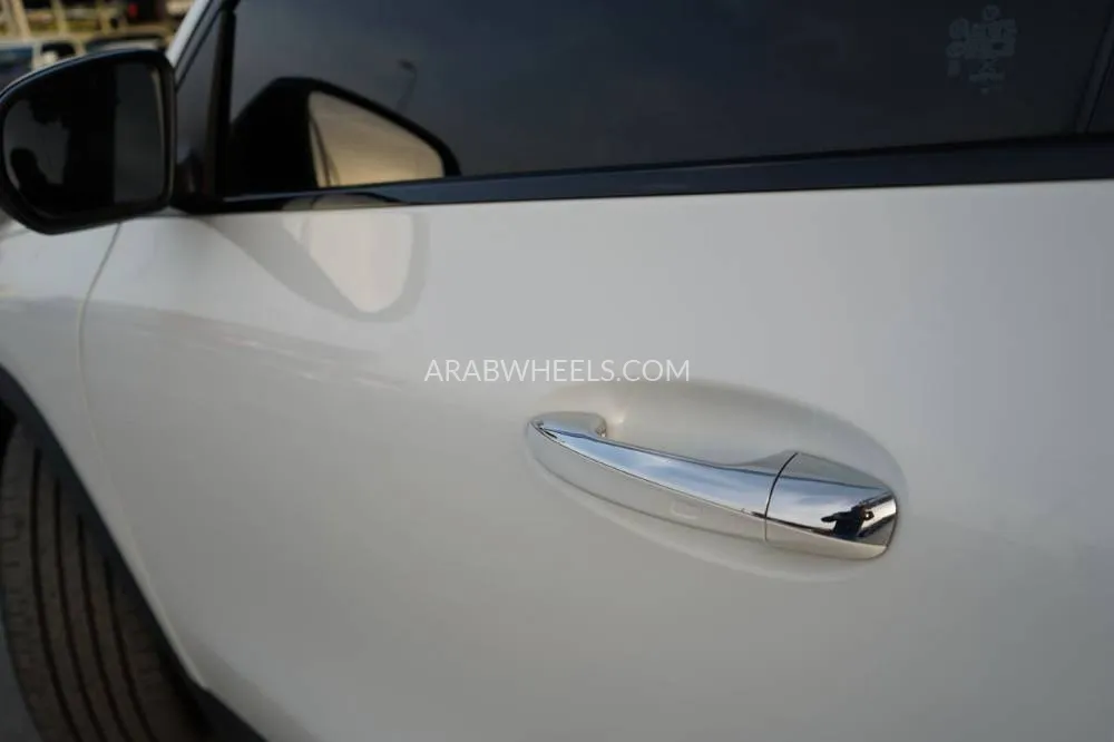 مرسيدس بنز GLA 2023 for Sale in عجمان Image-9