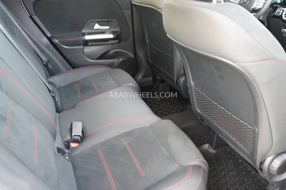 مرسيدس بنز GLA 2023 for Sale in عجمان Image-18