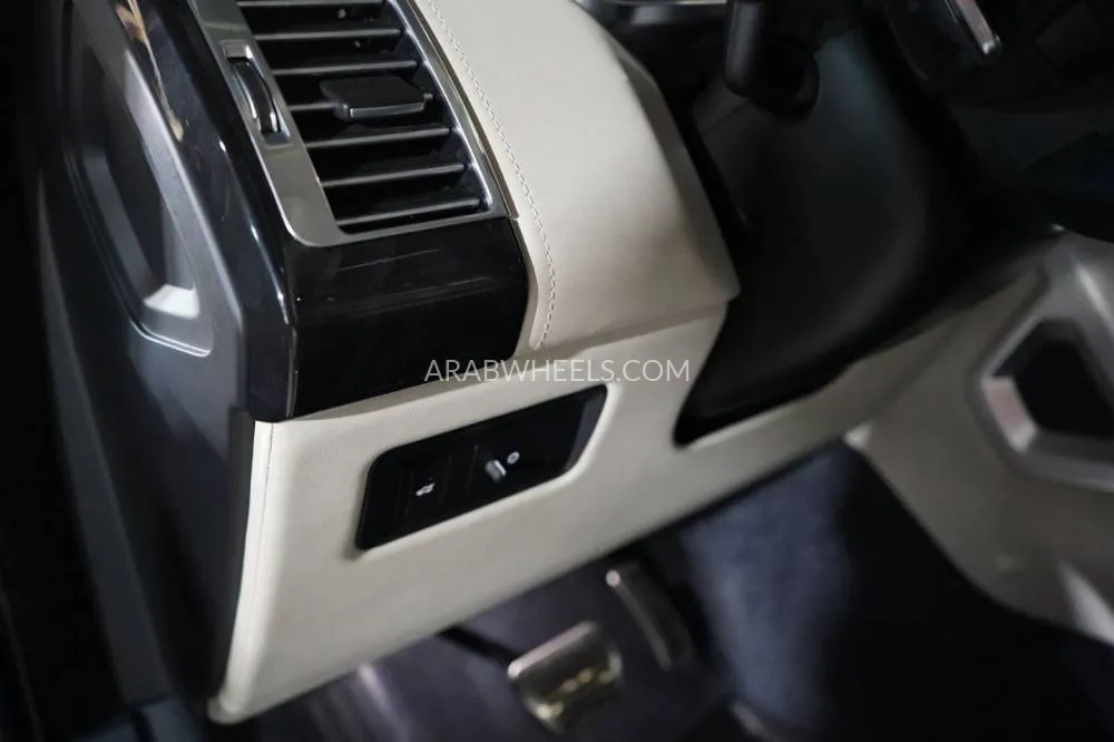 Land Rover Range Rover 2019 for Sale in Ajman Image-25