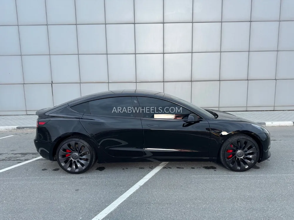 Tesla Model 3 2023 for Sale in Ajman Image-4