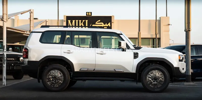 تويوتا لاند كروزر برادو 2024 for Sale in دبي Image-4