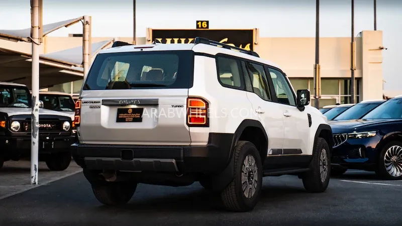 تويوتا لاند كروزر برادو 2024 for Sale in دبي Image-5