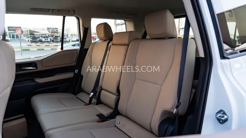 تويوتا لاند كروزر برادو 2024 for Sale in دبي Image-16