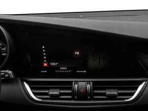 الفا روميو جوليا الداخلية 