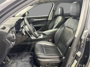 الفا روميو ستيلفيو الداخلية 