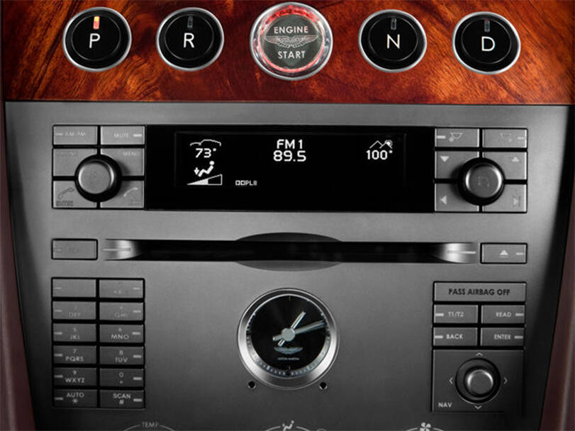 أستون مارتن DB9 الداخلية 