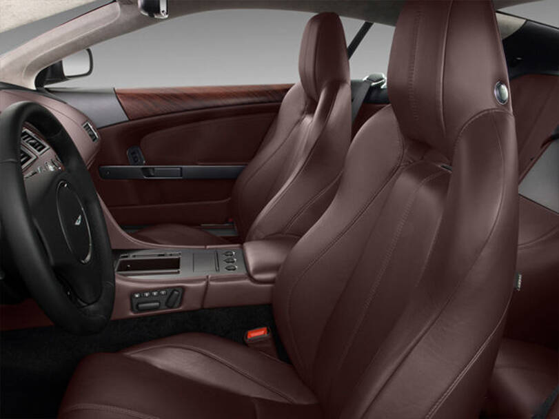 أستون مارتن DB9 الداخلية 