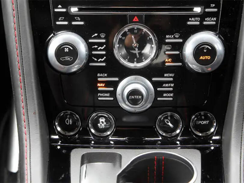 أستون مارتن Rapide الداخلية 