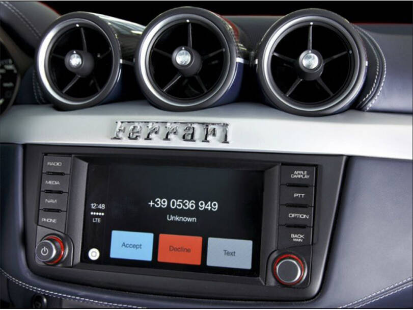 فيراري FF الداخلية 