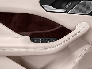 جاجوار آي بيس الداخلية 