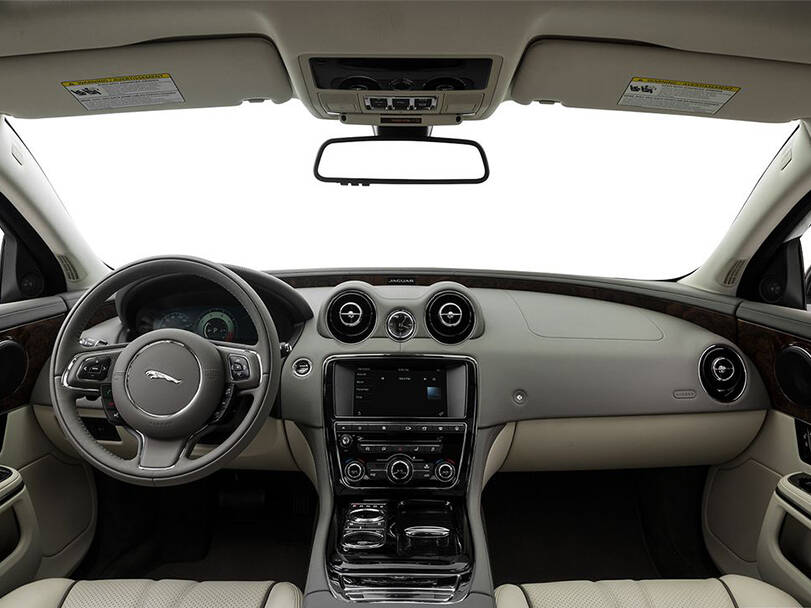 جاجوار XJ الداخلية 