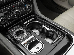 جاجوار XJ الداخلية 