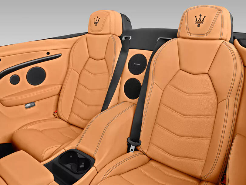 مازيراتي جران كابريو الجيل الأول (M145) الداخلية 