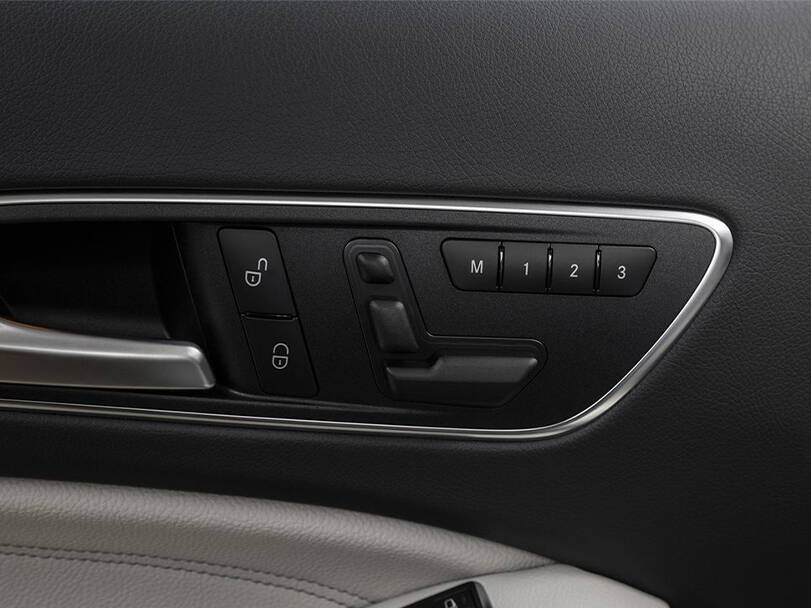 Mercedes Benz GLA 1st (X156) Generation Interior 