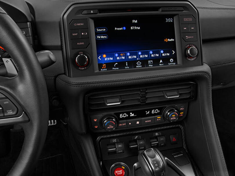 نيسان GT-R الداخلية 