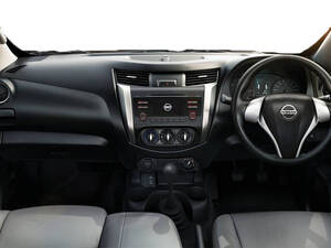 نيسان  نافارا الداخلية 