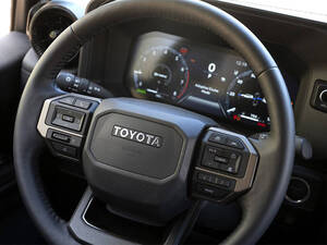 تويوتا لاند كروزر برادو الداخلية 