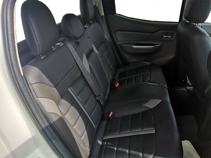 ميتسوبيشي L200 الجيل الخامس الداخلية 