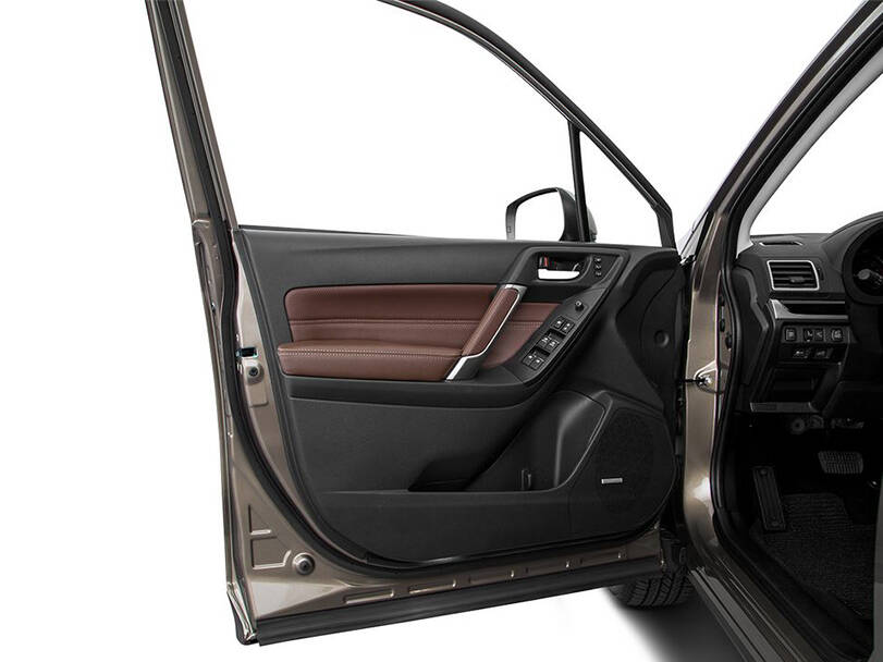 سوبارو فورستر الجيل الرابع (SJ) الداخلية 