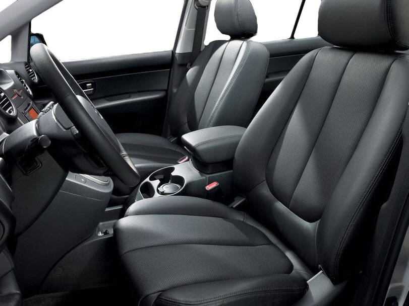 كيا كارينز الجيل الثاني (الأمم المتحدة) الداخلية 