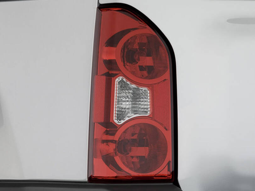 نيسان إكستيرا الجيل الثاني (N50) الخارجية 