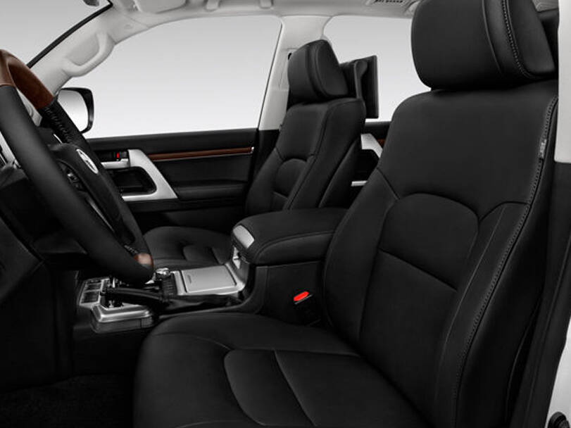 تويوتا لاند كروزر الداخلية 