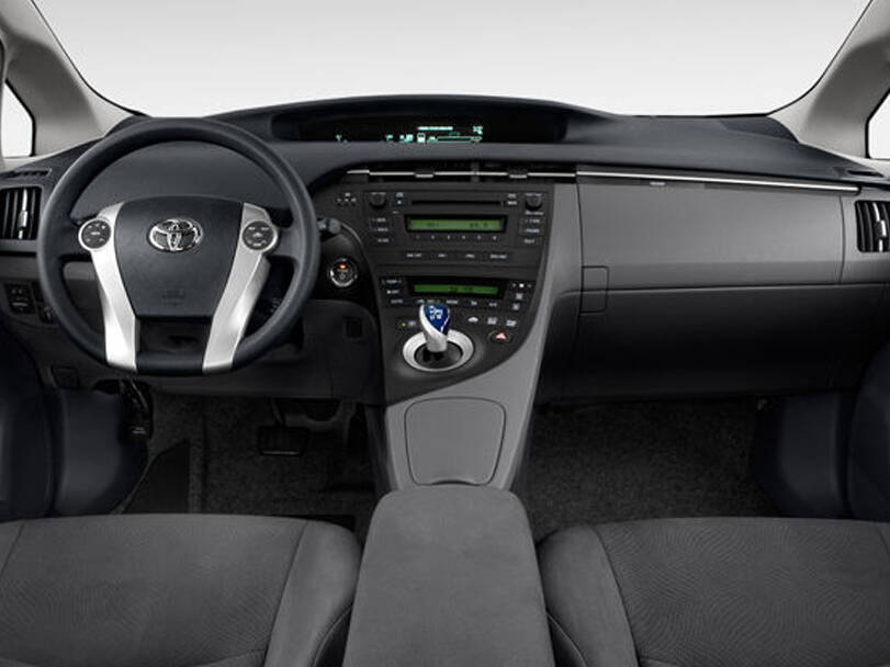 تويوتا بريوس الداخلية 