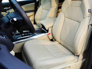 أكورا إم دي إكس الداخلية 