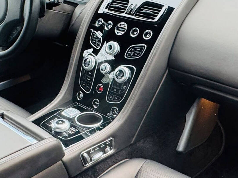 أستون مارتن Rapide S الداخلية 
