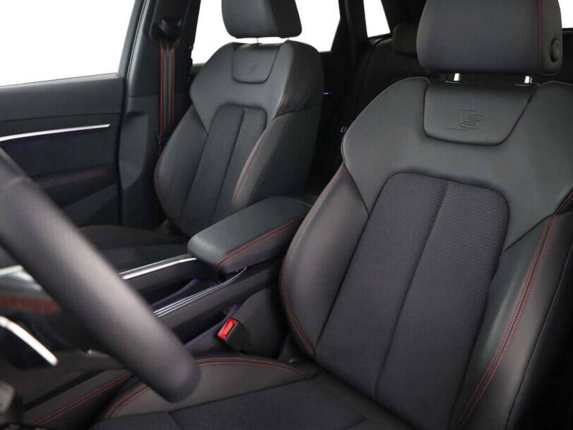 Audi Q8 e-tron Interior 