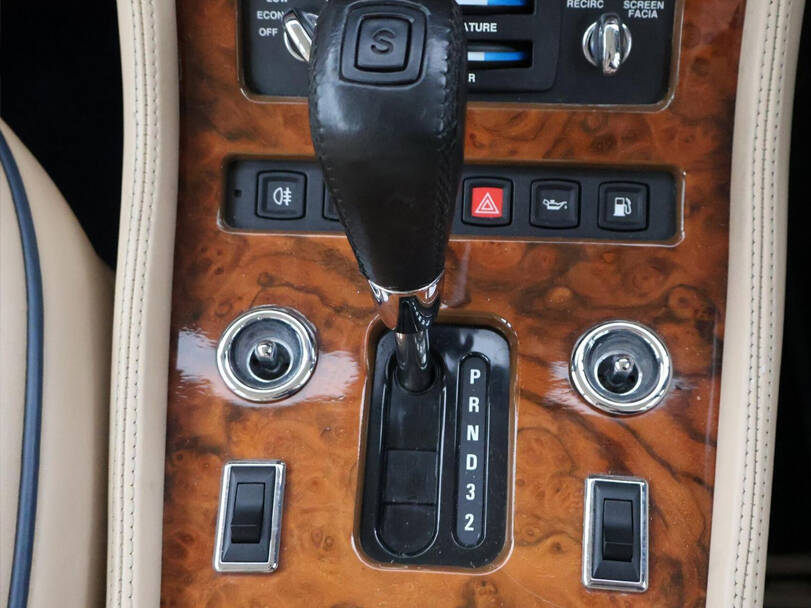 بينتلي توربو آر الداخلية 