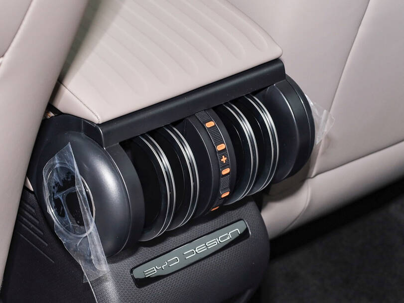 بي واي دي يوان بلس 2025 الداخلية 