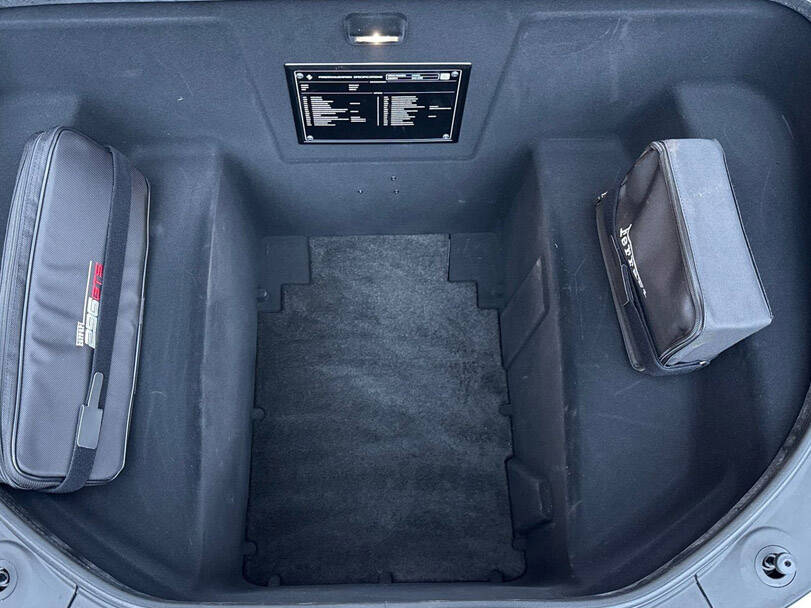 فيراري 296 GTS 2025 الخارجية 