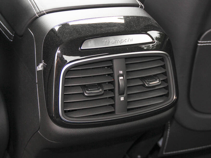 جي إيه سي GA8 الجيل الأول الداخلية 