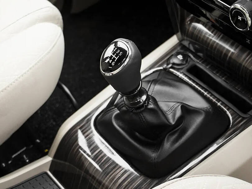 ماهيندرا XUV500 الداخلية 